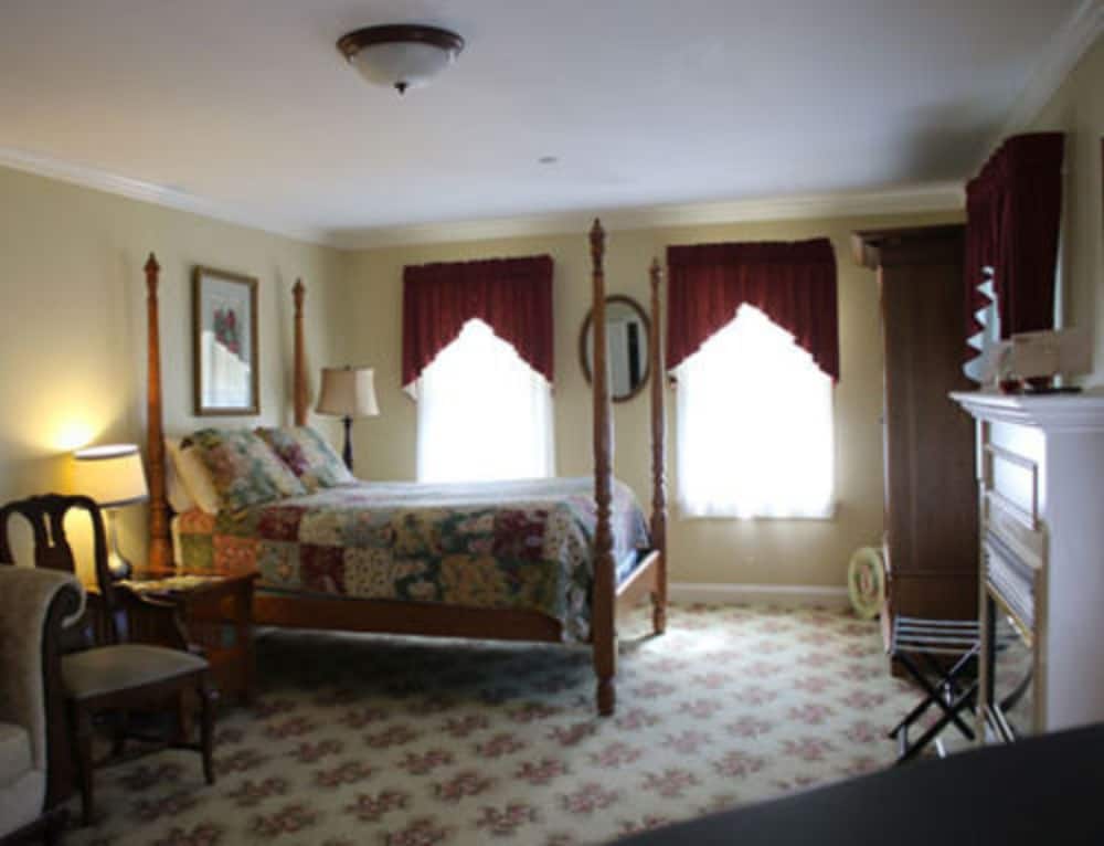 Kearsarge Inn