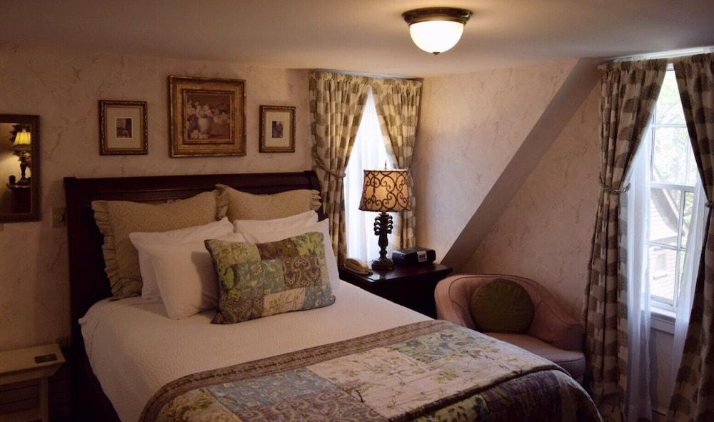 Ivy Lodge Bed & Breakfast