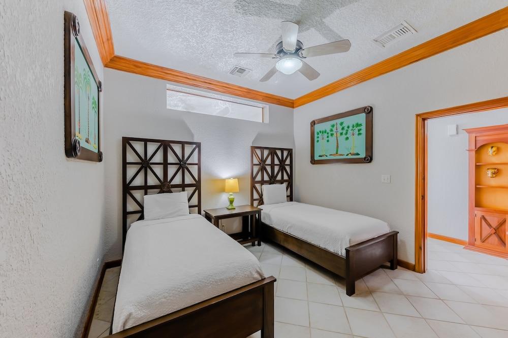 Grand Colony Island Villas