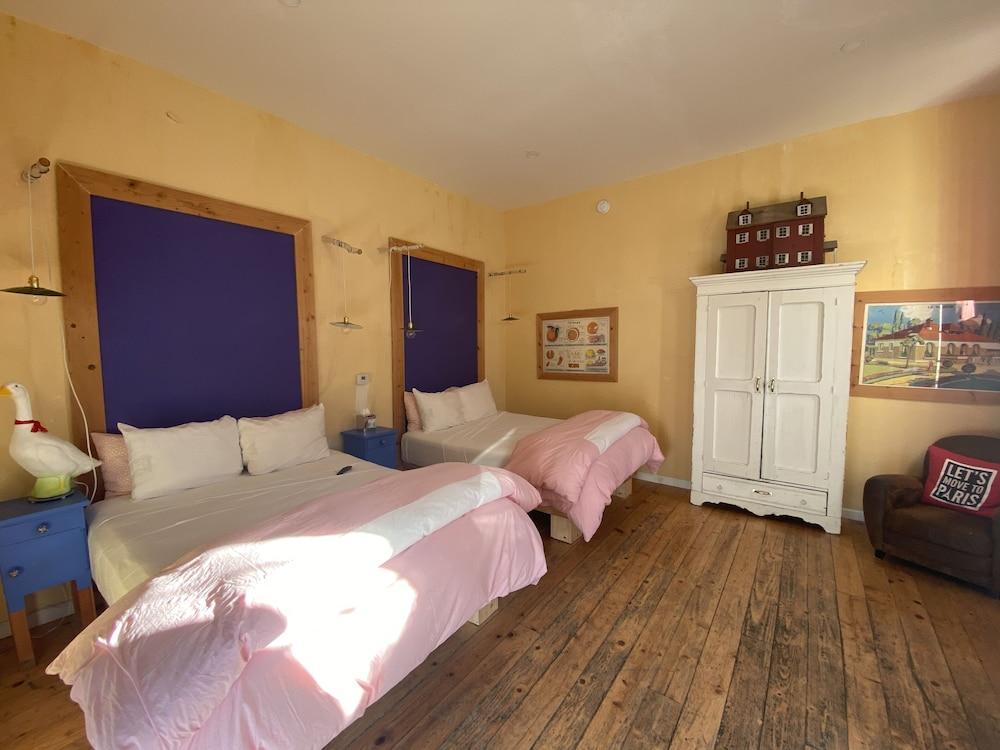 Metro Hotel and Cafe