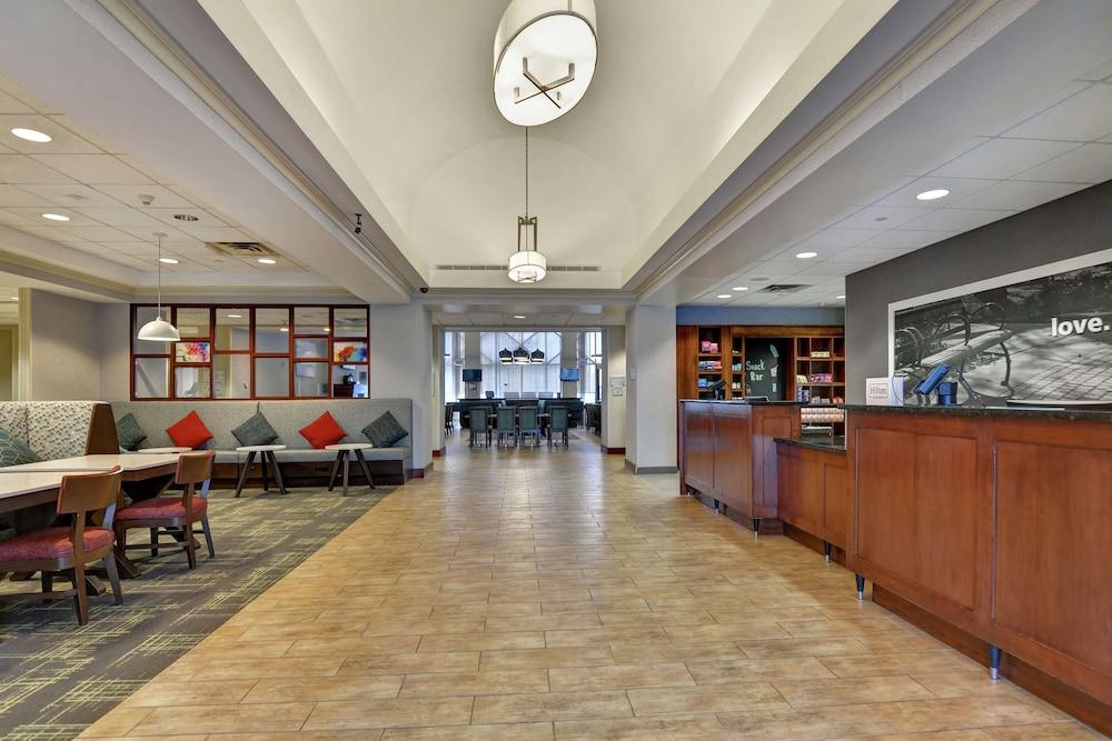 Hampton Inn & Suites Newark-Harrison-Riverwalk