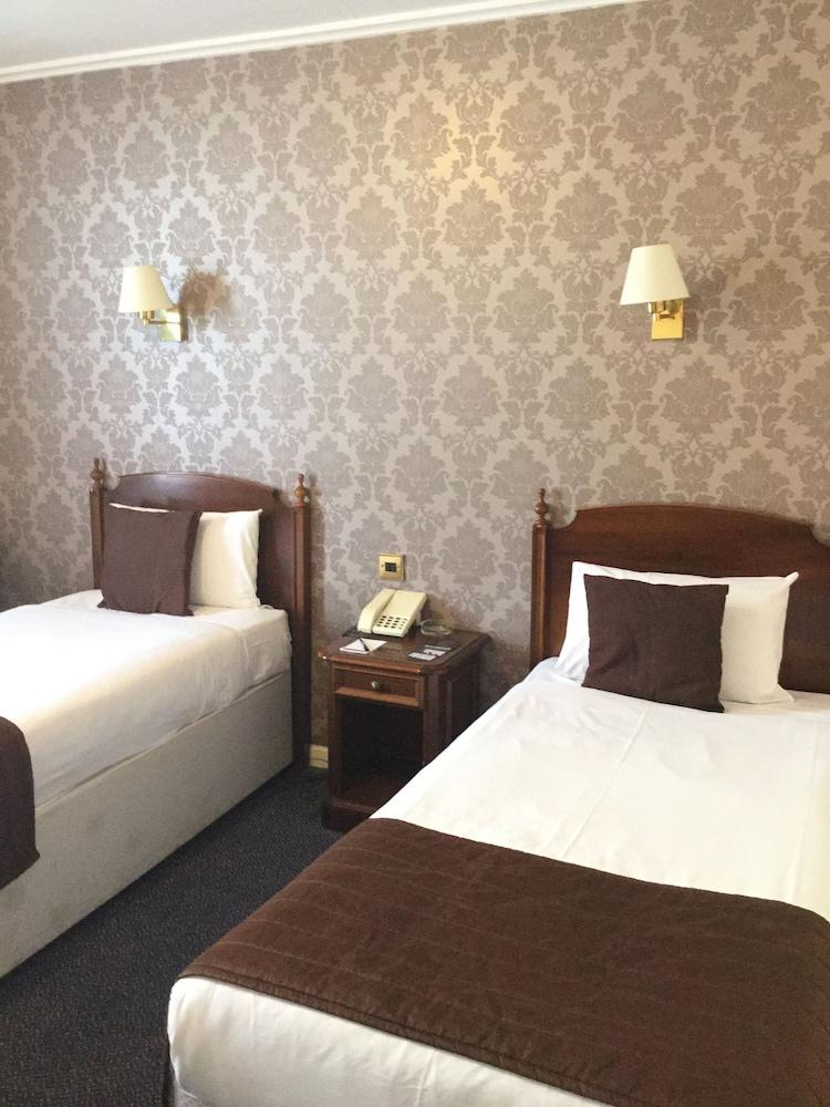 Ramada by Wyndham Crawley Gatwick