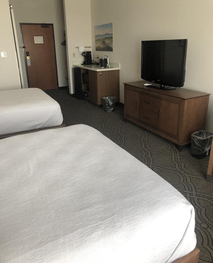 Best Western Premier Pasco Inn & Suites