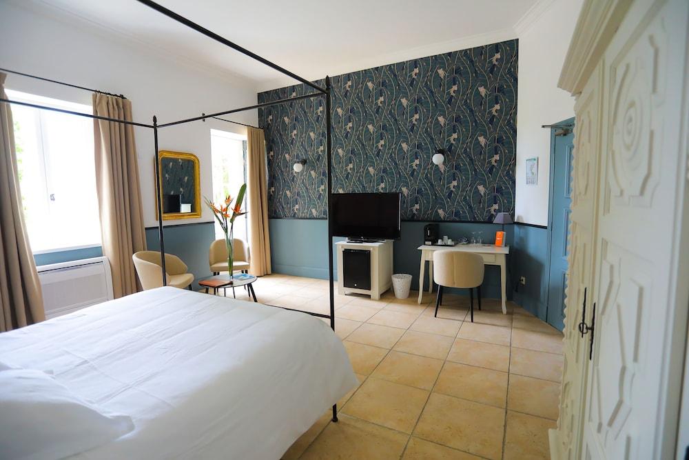 Chateau Des Fines Roches