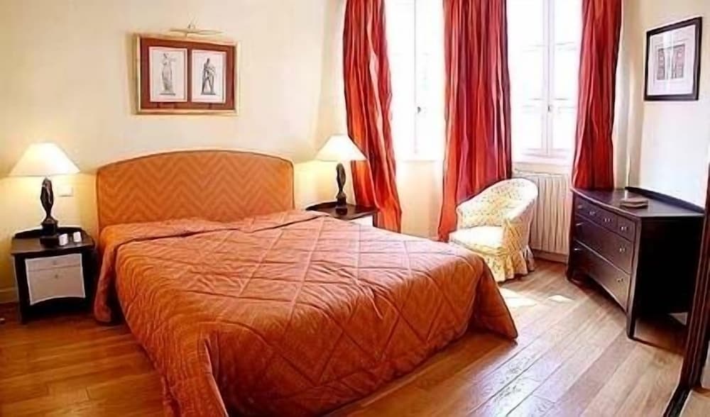 Hôtel Suites Unic Renoir Saint Germain