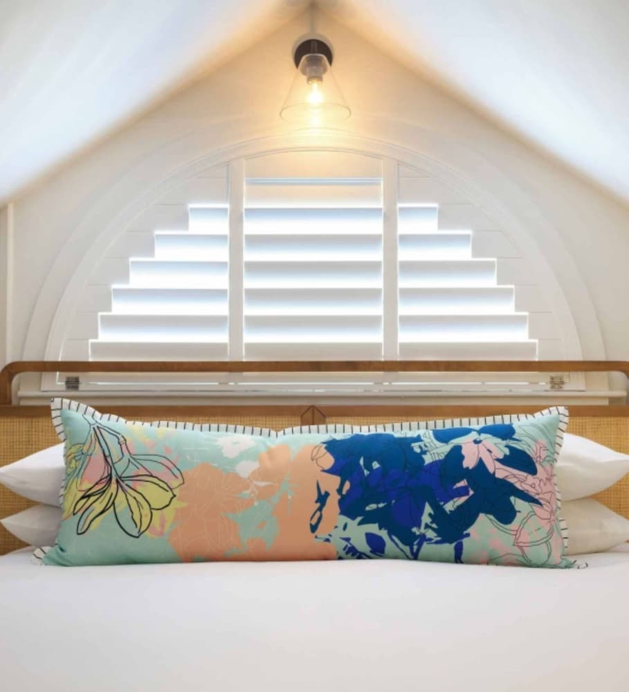 Lighthouse Hotel - Key West Historic Inns