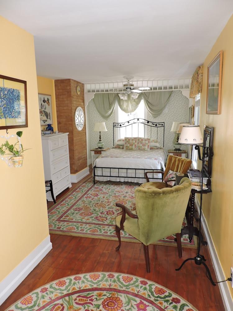 Saratoga Farmstead B&B