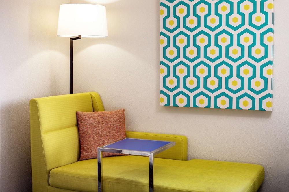 Hampton Inn & Suites Parker