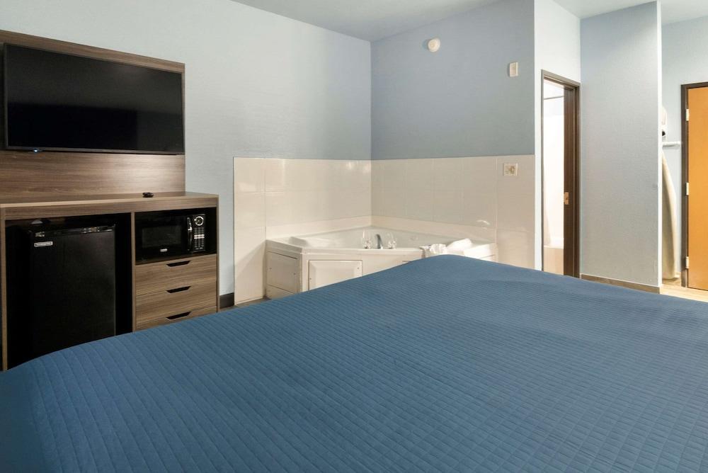 Rodeway Inn Carrollton I-35E