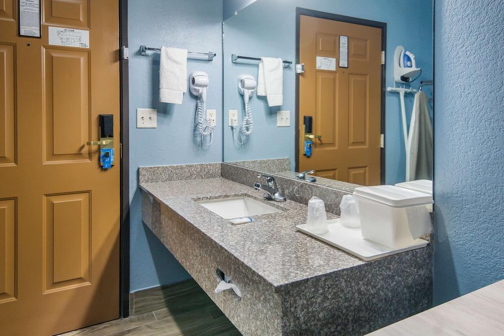 Rodeway Inn Carrollton I-35E