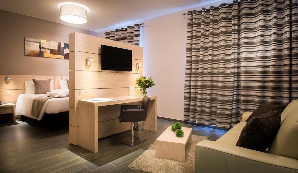 Ibis Styles Charleroi Airport Aero44
