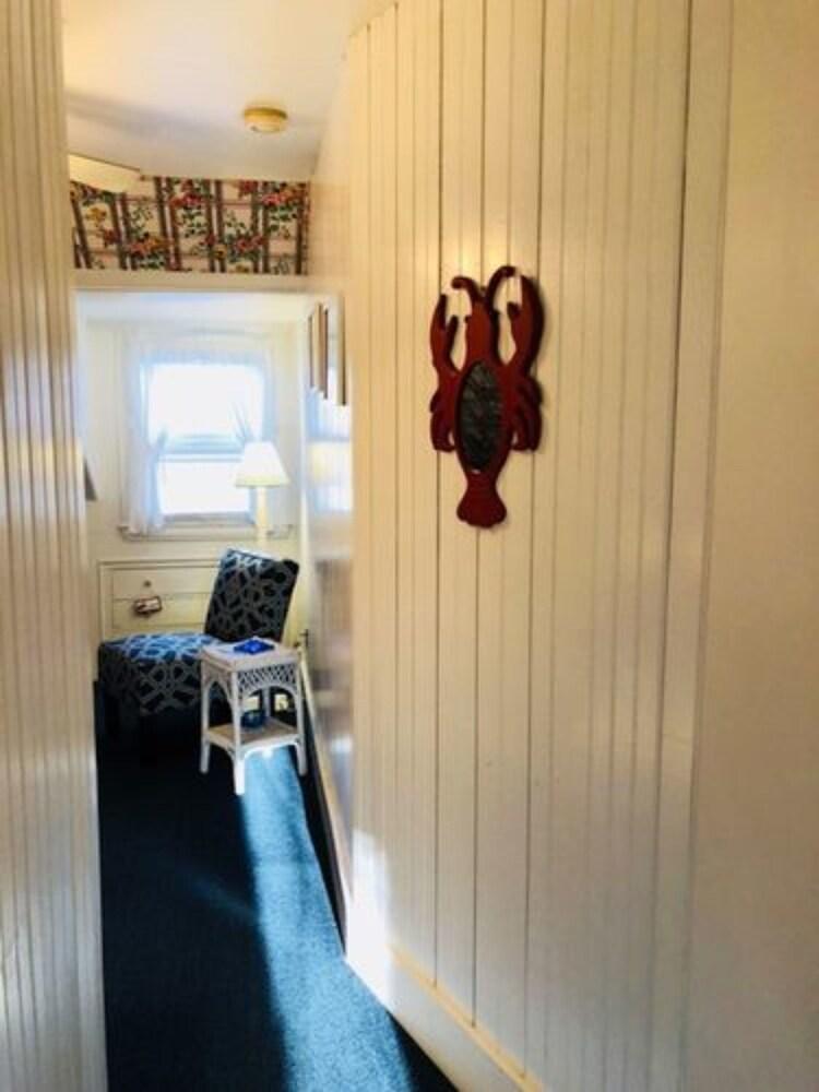 Atlantic Birches Inn