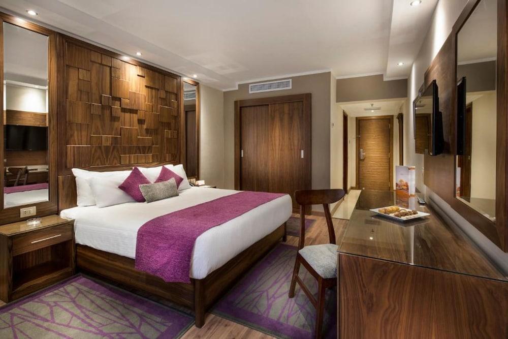 Pyramisa Suites Hotel Cairo