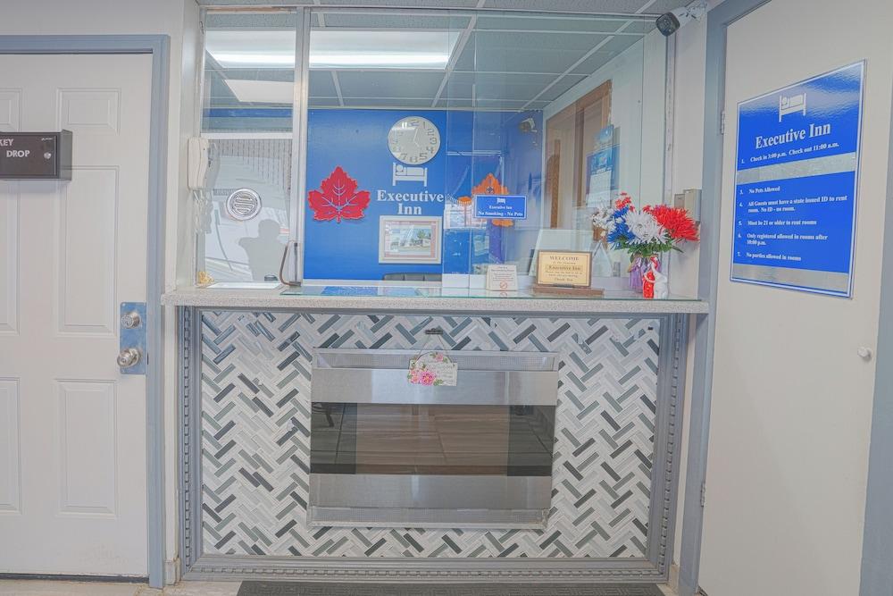 Executive Inn Owatonna Hwy 35