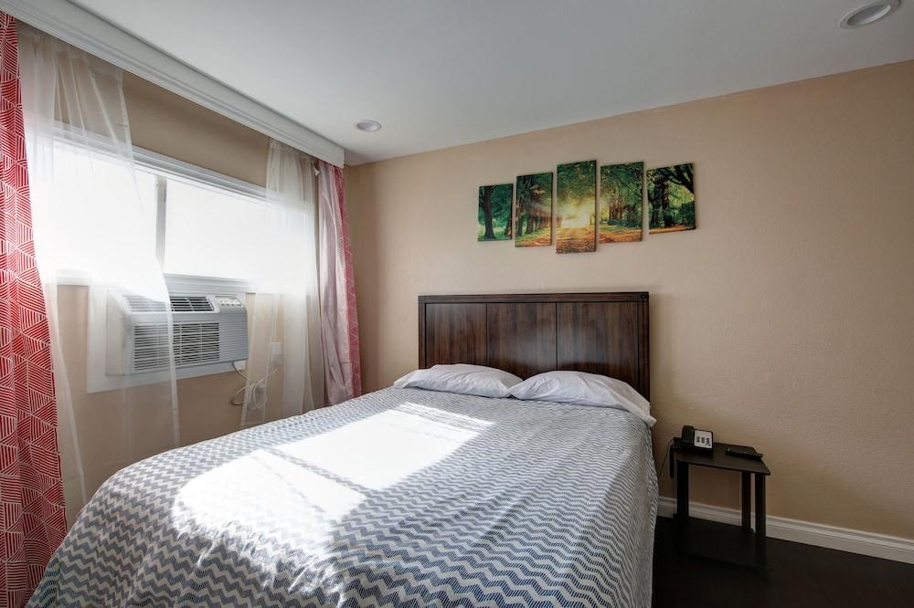 Tradewinds Hotel LAX Airport