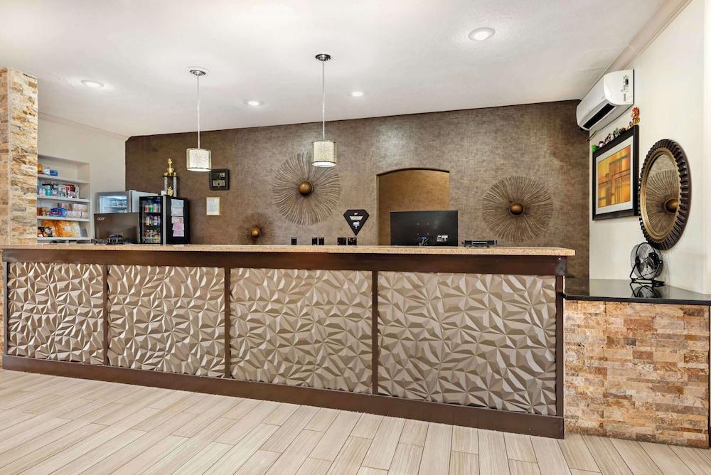 Best Western Plus Eagleridge Inn & Suites