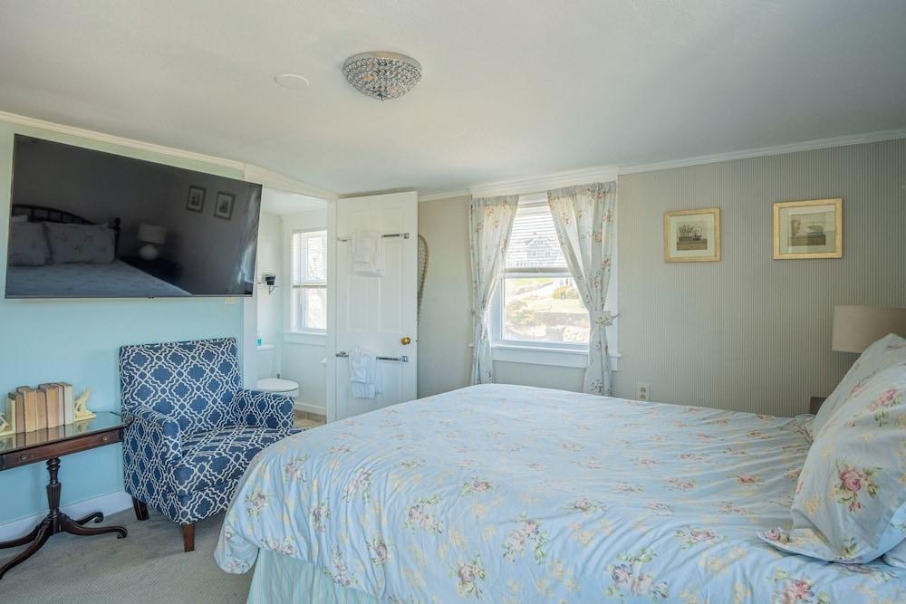 The Yankee Clipper Inn