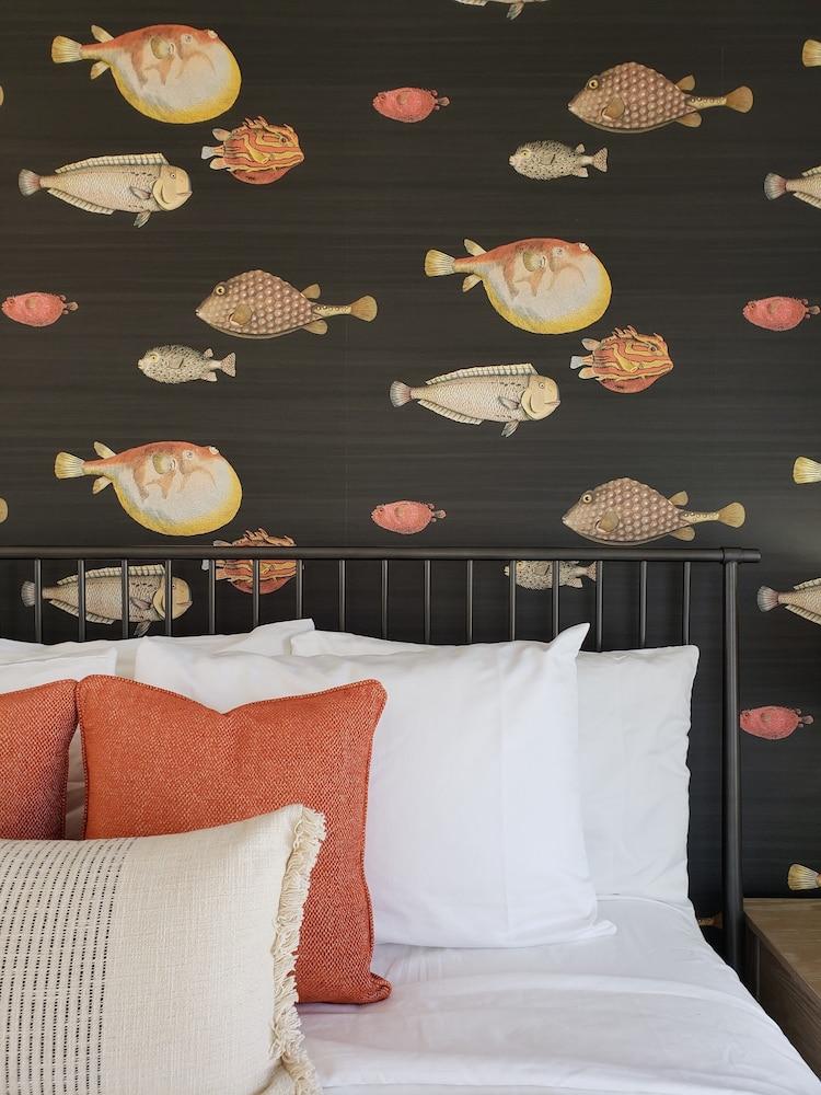 Sand Bar Cottage Inn