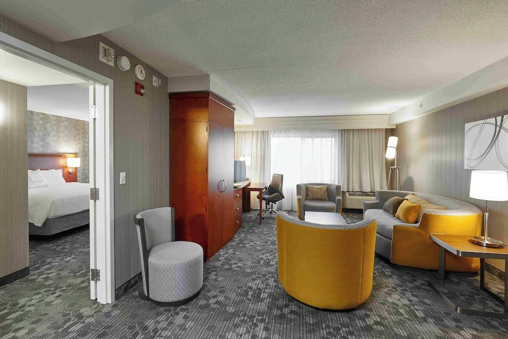 Courtyard by Marriott Toronto Brampton
