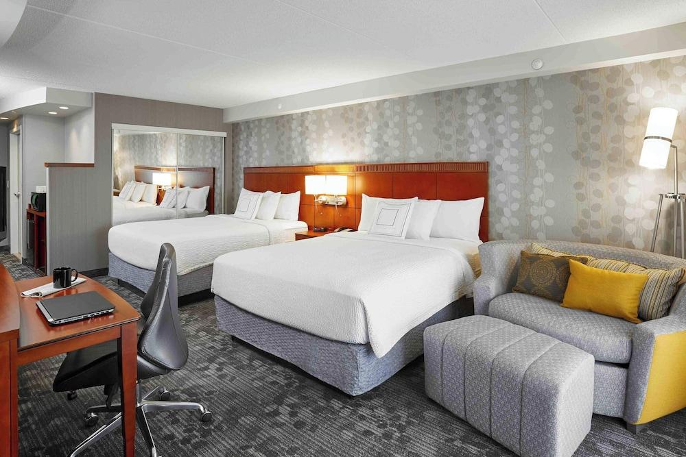 Courtyard by Marriott Toronto Brampton