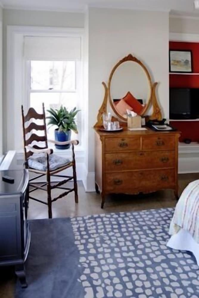 Old Granite Inn Bed & Breakfast