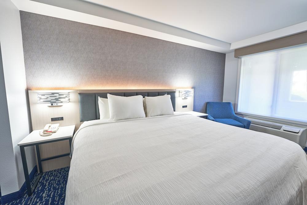 All Seasons Inn and Suites