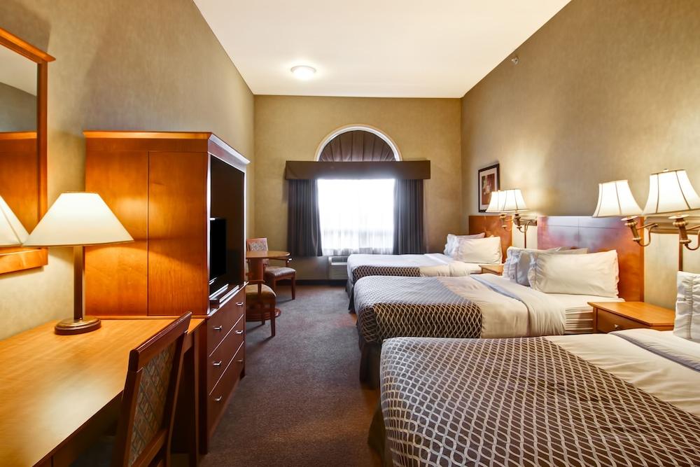 Ramada by Wyndham Ponoka