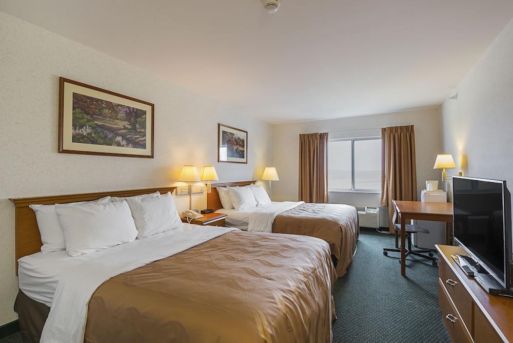 Quality Inn & Suites Belmont - Platteville