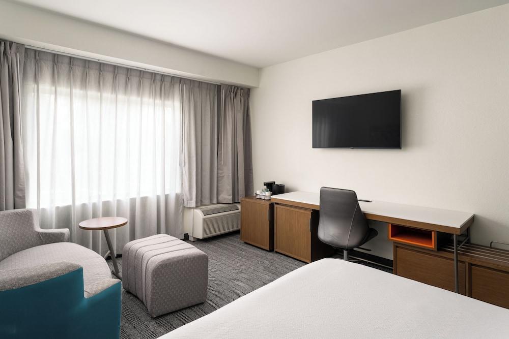 Courtyard by Marriott Brunswick