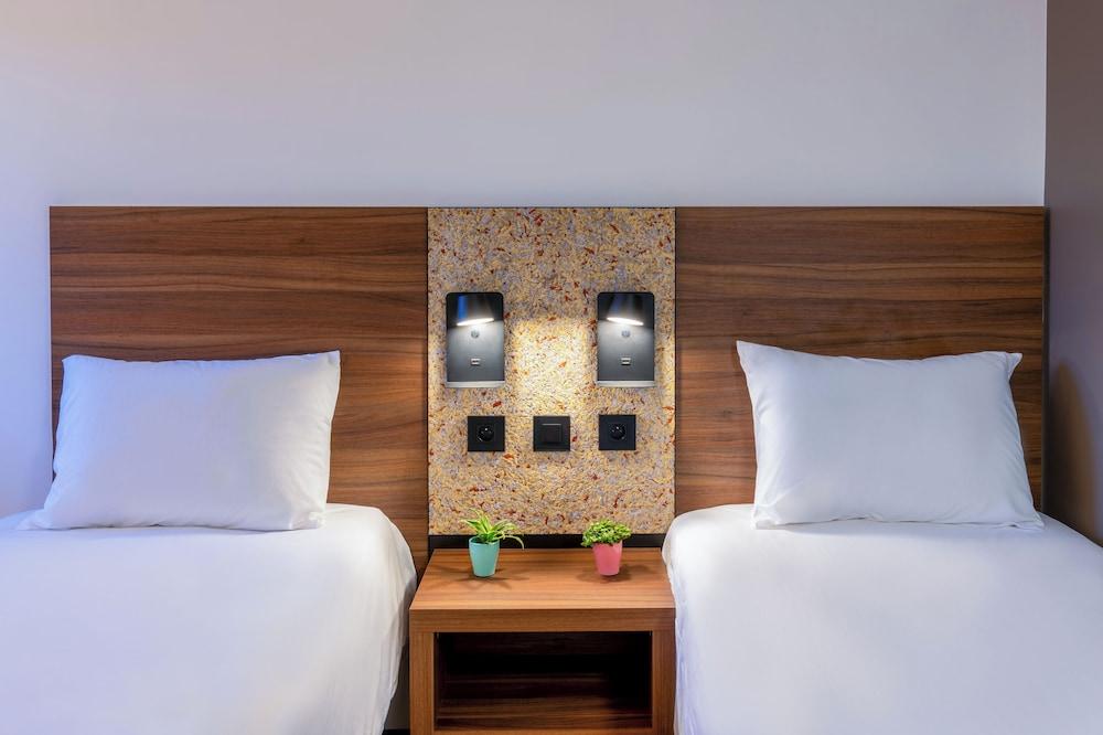 greet Hotel Chatellerault