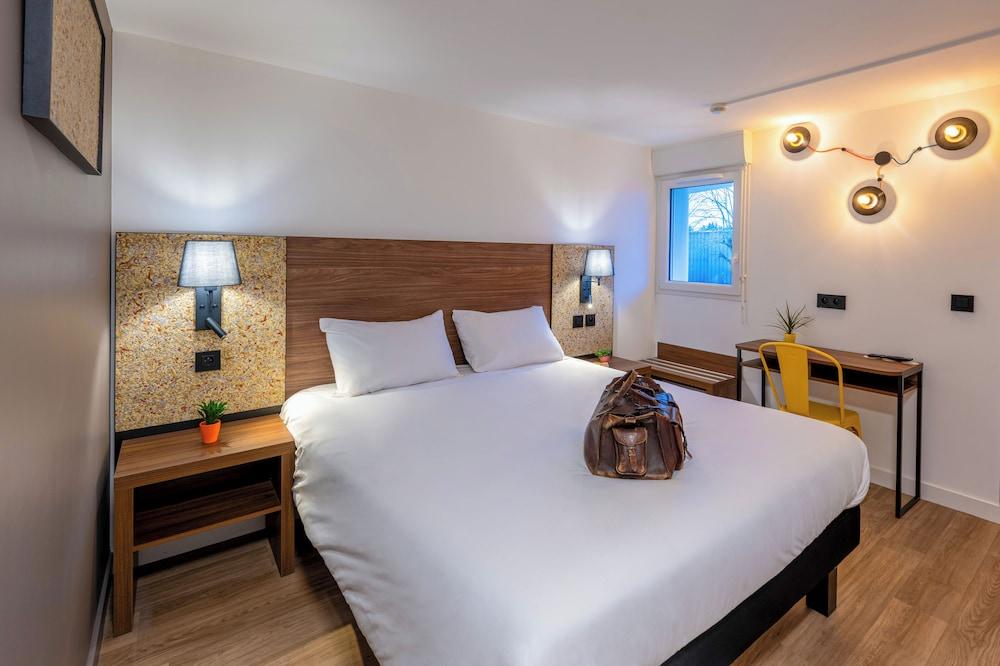 greet Hotel Chatellerault