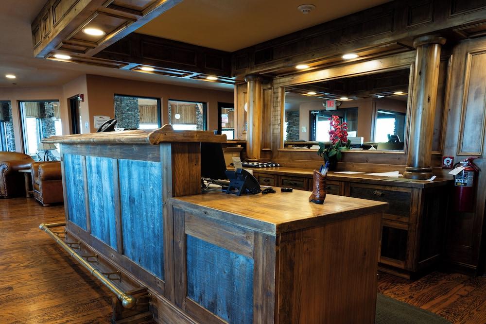 Pinedale Hotel & Suites