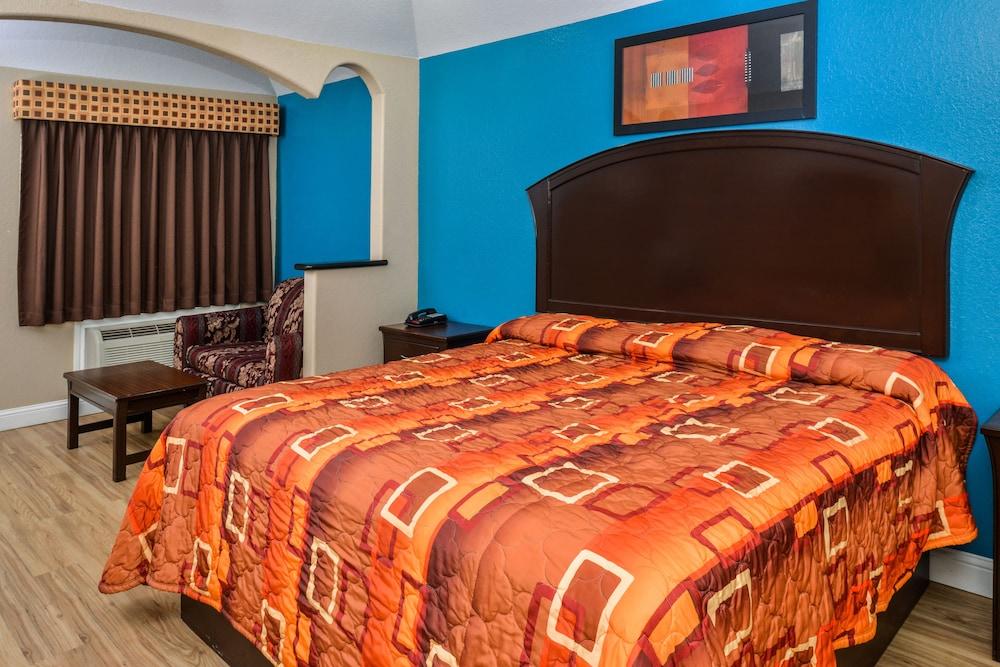 Scottish Inn & Suites Highway 6 South