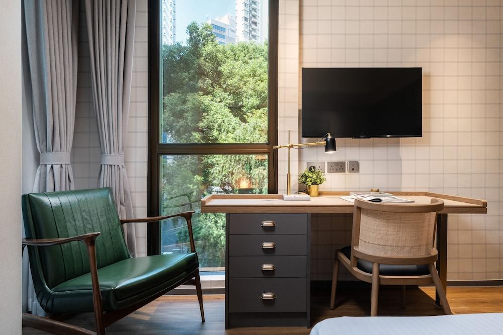 Dash Living On Hollywood