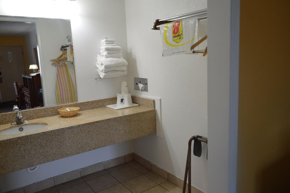 Super 8 by Wyndham St. George UT