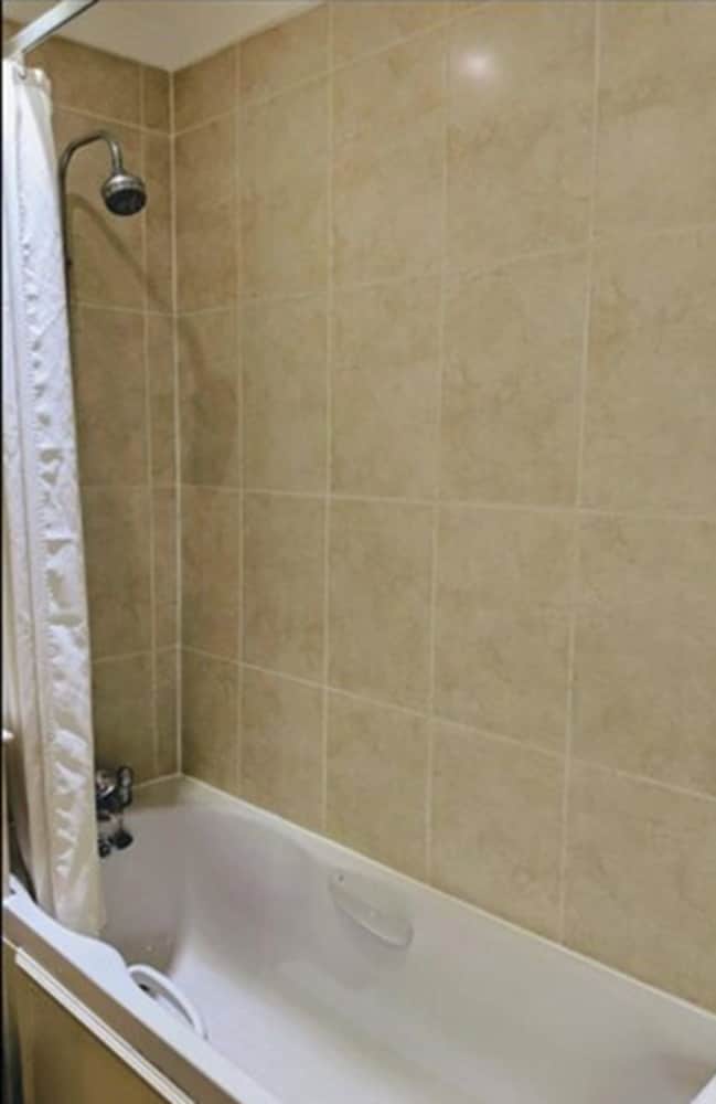 London Beach Country Hotel