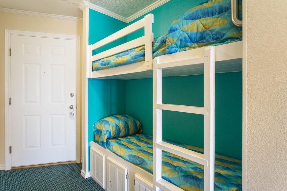 Casa Del Mar Beachfront Suites