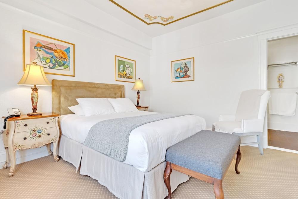 Cornell Hotel de France