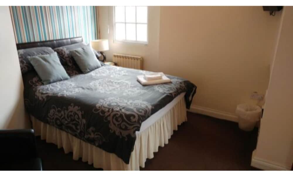 The Three Horseshoes - Inn