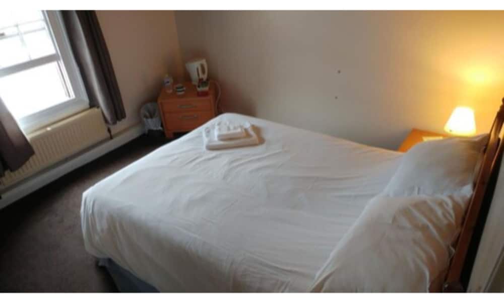 The Three Horseshoes - Inn