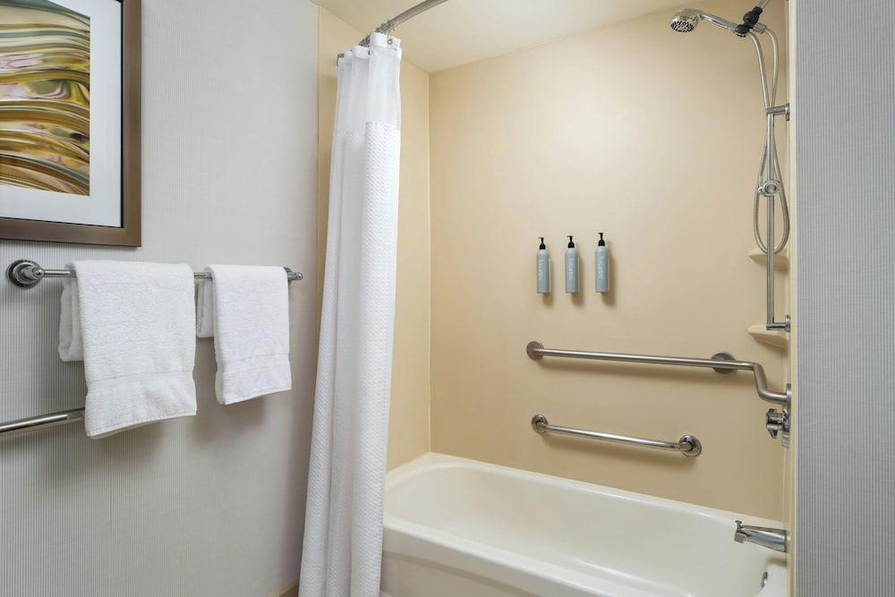 Courtyard by Marriott Akron Stow