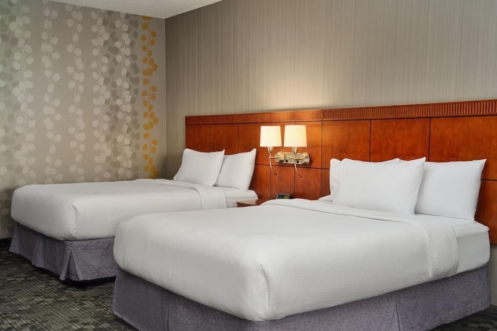 Courtyard by Marriott Akron Stow