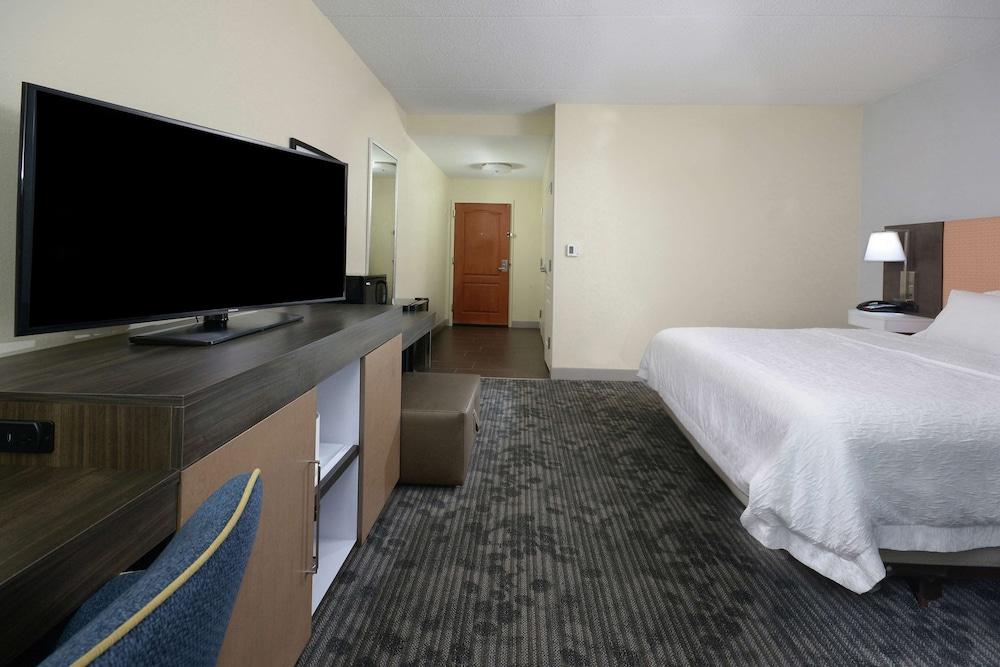 Hampton Inn & Suites Clinton - I-26