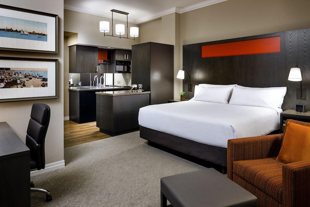 One King West Hotel & Residence