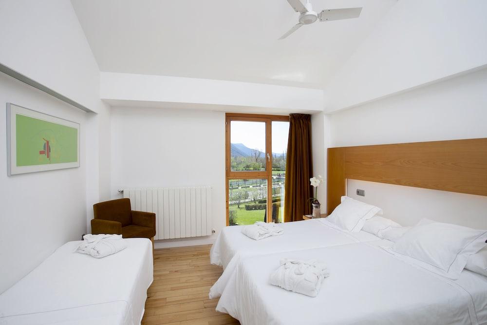 Tierra De Biescas Hotel