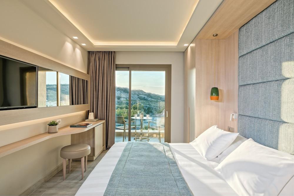 Amada Colossos Resort