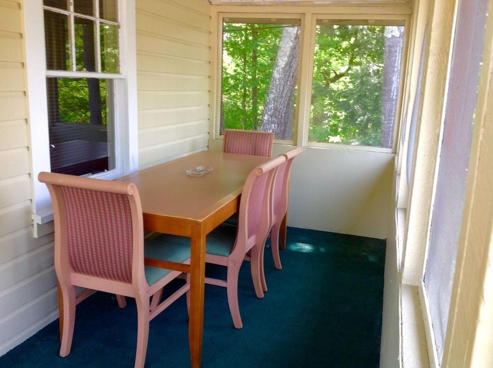 Pilgrim Inn & Cottages