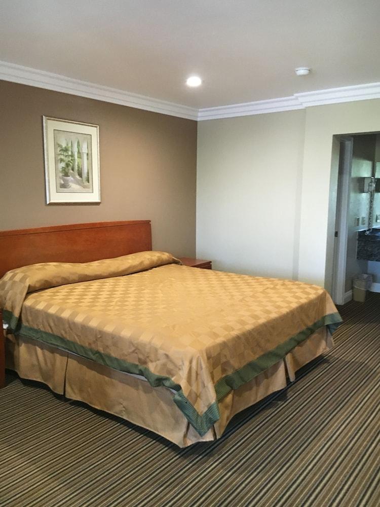 Regency Inn And Suites