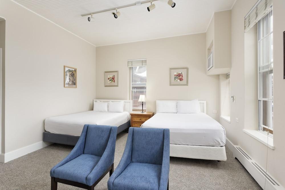 Independence Square Lodge by Frias