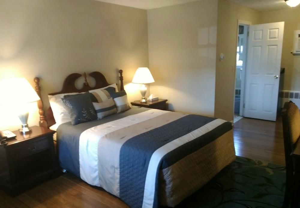 Colonial Inn Seekonk